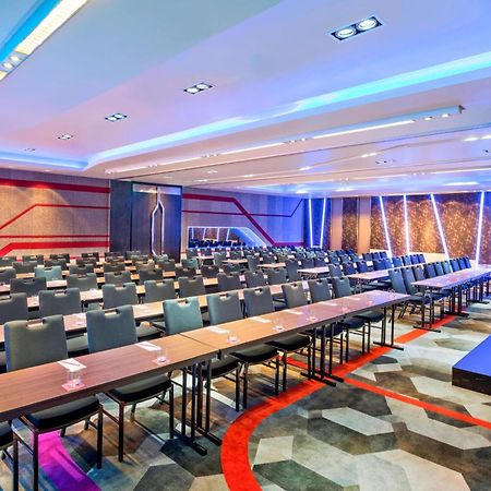 Aloft Bangkok - Sukhumvit 11 Otel Dış mekan fotoğraf