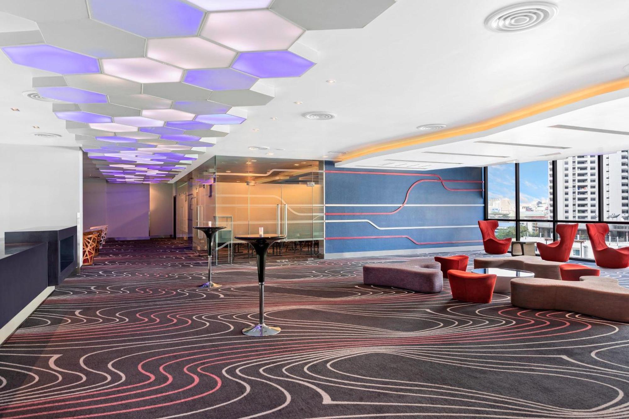 Aloft Bangkok - Sukhumvit 11 Otel Dış mekan fotoğraf